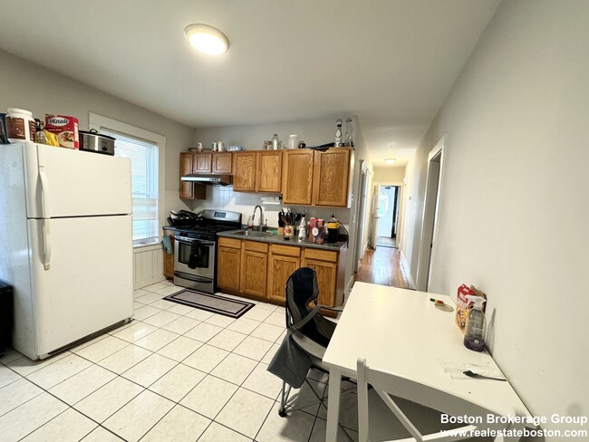 Building Photo - 40 Sudan St