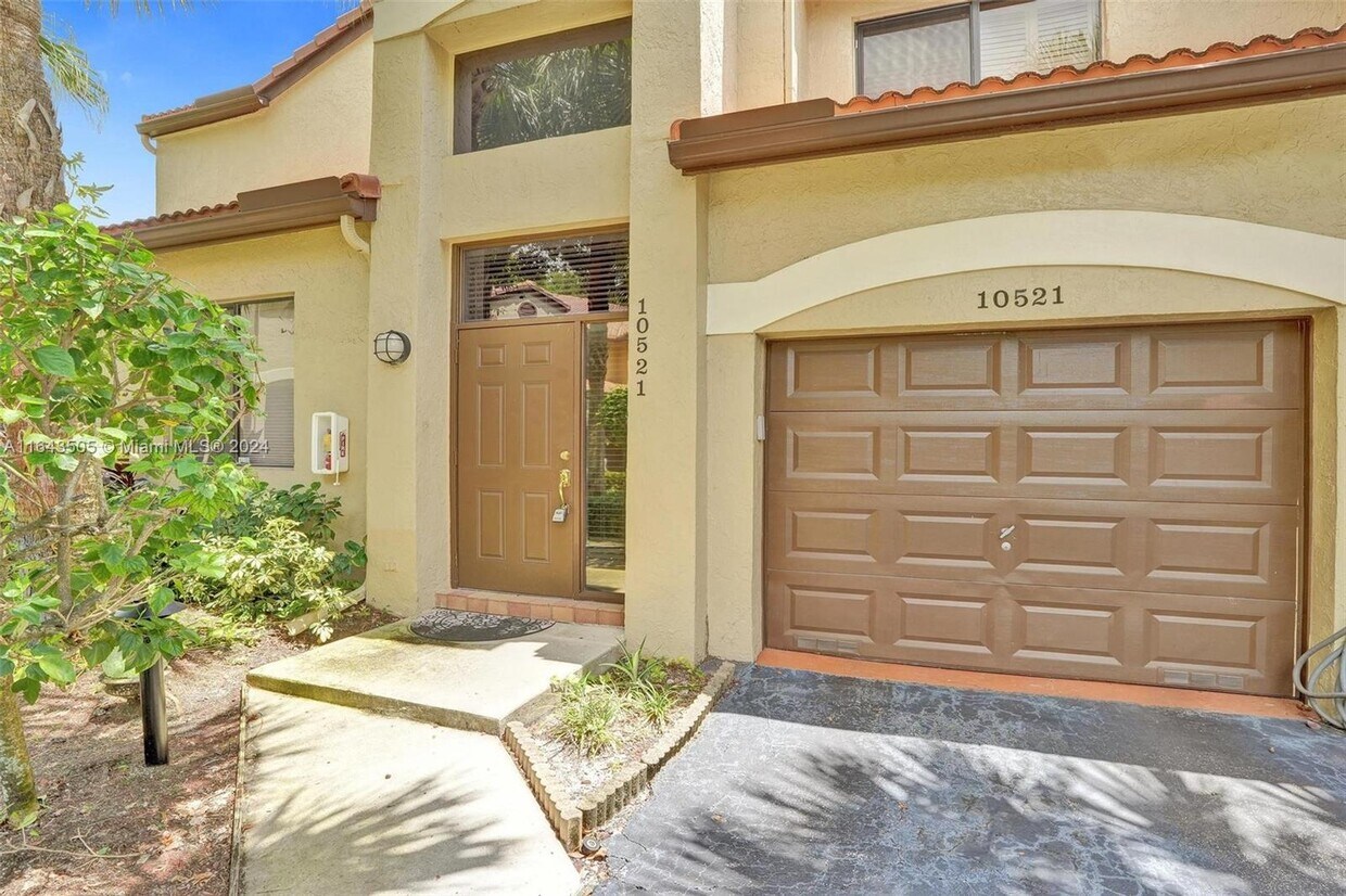 Primary Photo - 10521 NW 10th St