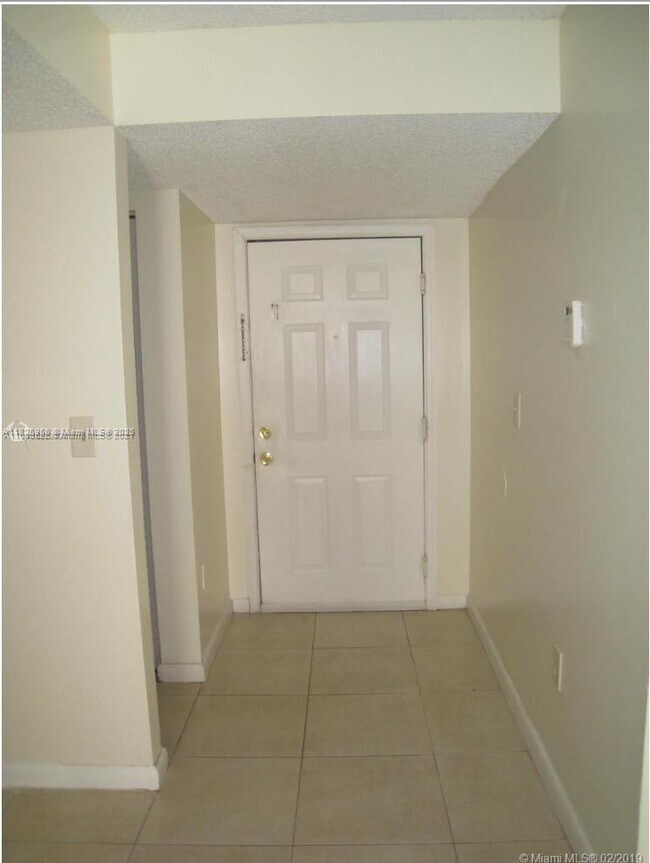 Foto del edificio - 250 Palm Cir W
