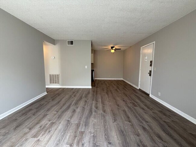 Foto del edificio - Renovated Cute & Affordable 1 Bedroom in M...
