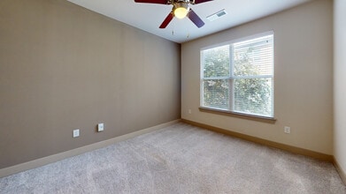 Interior Photo - Domain College Park