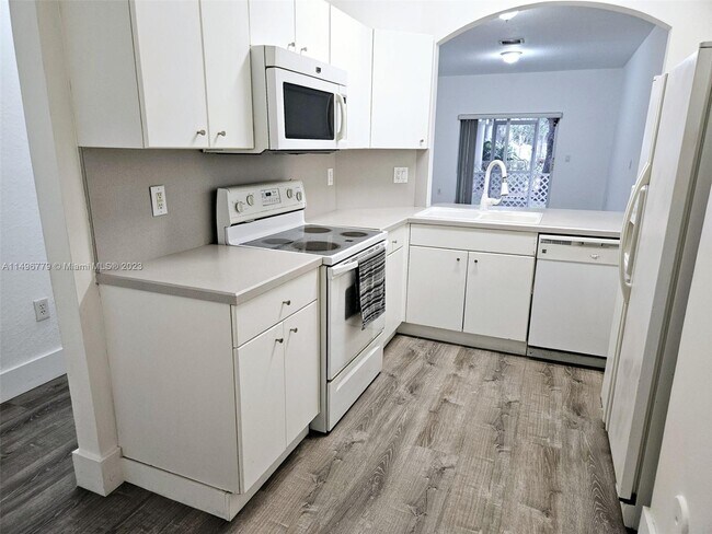 Building Photo - 5650 NW 115th Ct