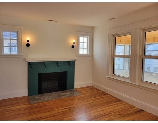 Building Photo - 11 Adams St