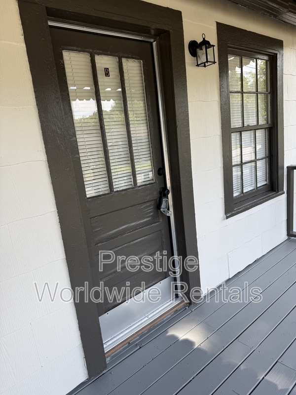 Building Photo - 1051 43rd St