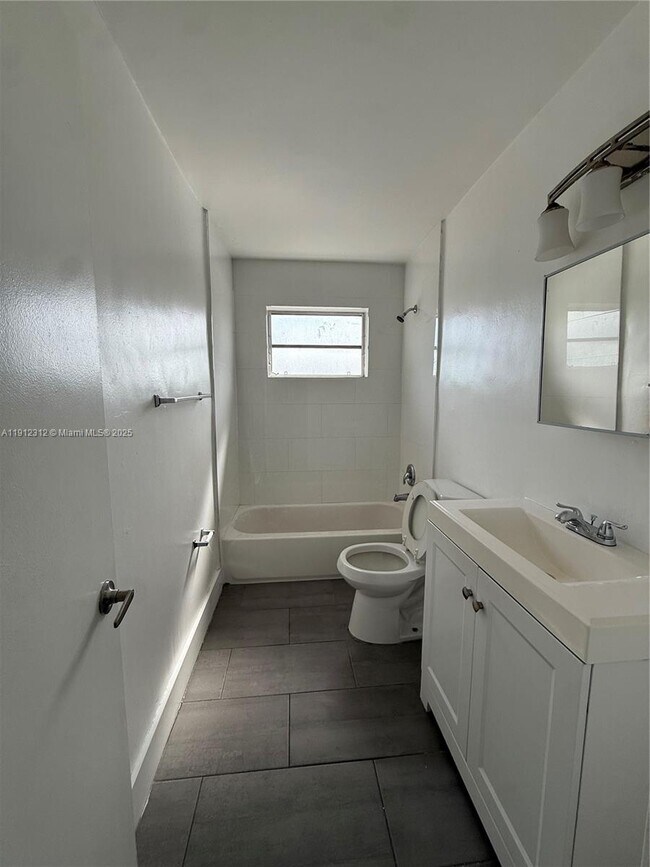 Foto del edificio - 16890 NE 21st Ave