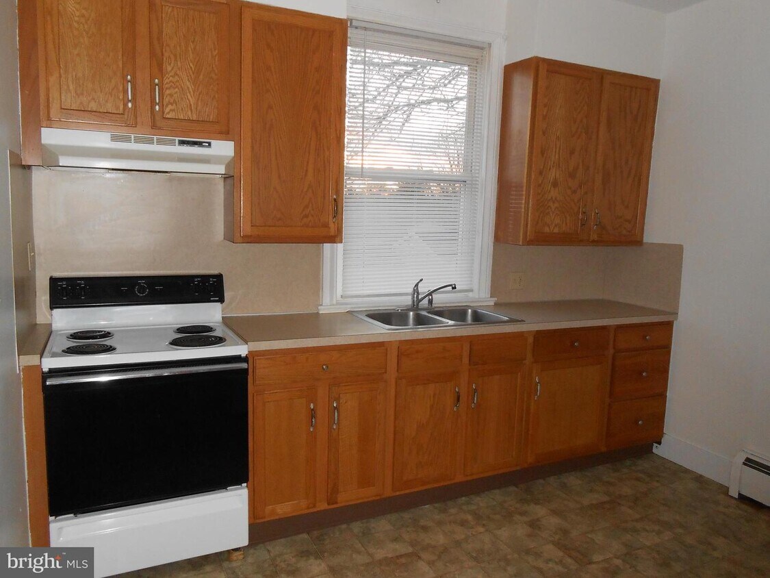 Building Photo - 222 E High St