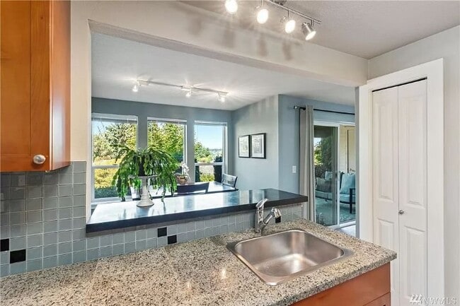 Building Photo - 3008 N Narrows Dr