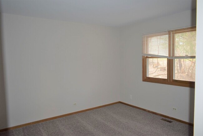 Foto del edificio - 4 bedroom 3 bathroom with in law arrangement