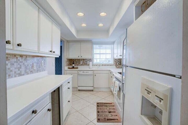 Building Photo - 1051 Sugar Sands Blvd