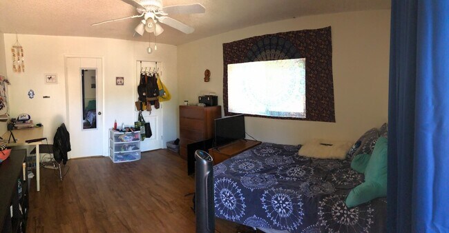 Foto del edificio - Rarely Available Private 5 Bed 3 Bath House w/ 2 Masters