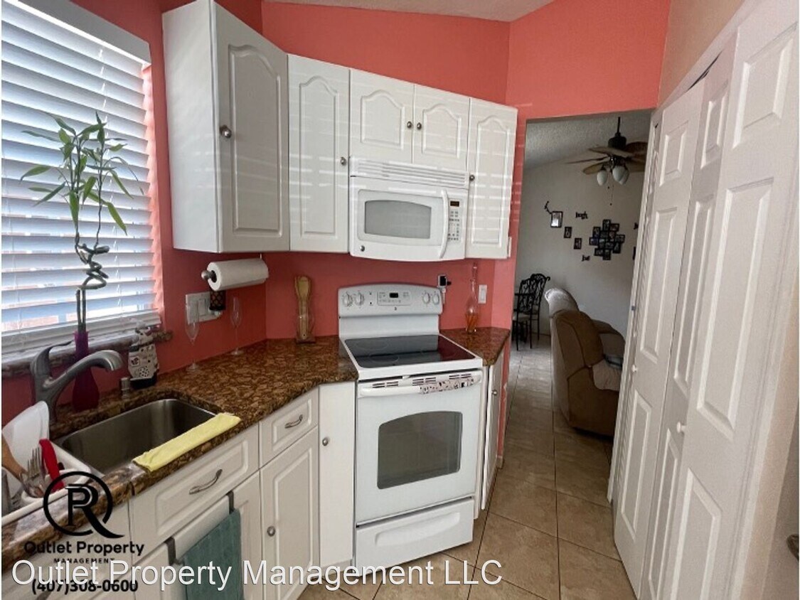 3 br, 2 bath House 9915 Dean Cove Lane House for Rent in Orlando