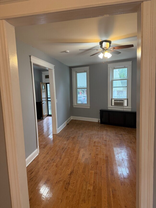 Building Photo - 917 Ingraham St NW
