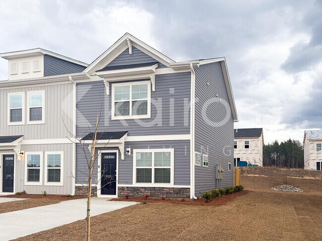 Building Photo - 2201 Banyon Cir