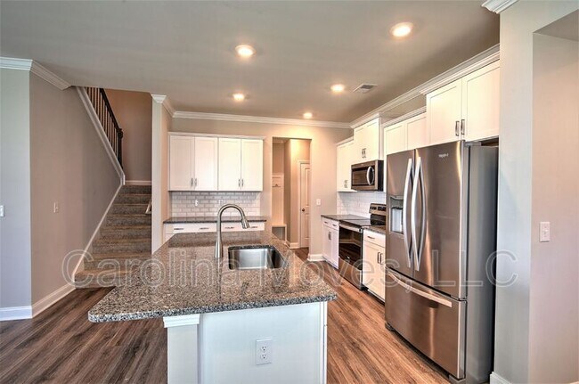 Foto del edificio - 572 Yellow Fox Rd