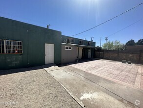 Building Photo - 4640 La Luz Ave