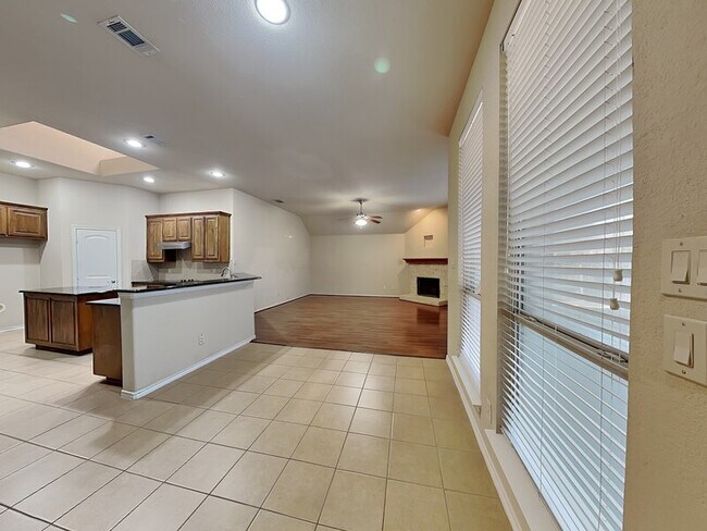 Building Photo - 1605 Grey Willow Ln