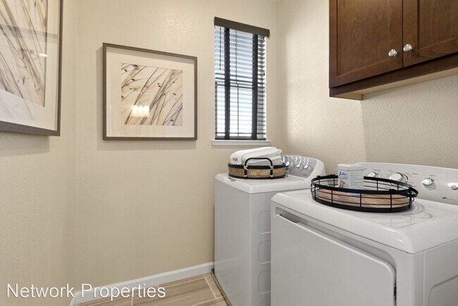 Building Photo - 4 br, 3.5 bath House - 2957 Nimes Ln Unit 125
