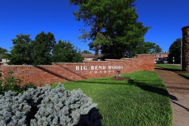 Building Photo - 975 Barbizon Dr