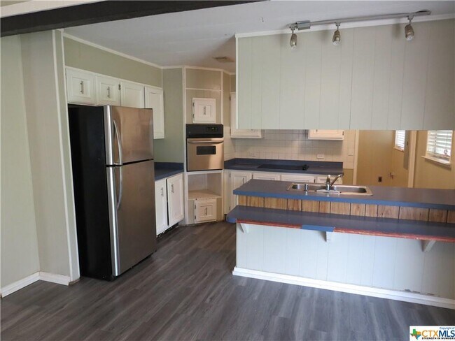 Building Photo - 1206 Karen Dr