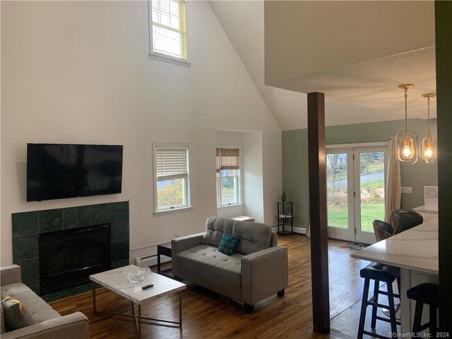 Building Photo - 9 Beech St