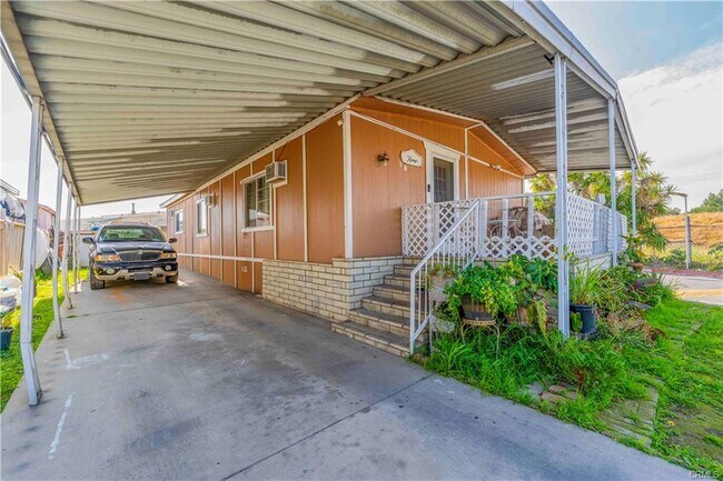 Foto del edificio - 4139 Paramount Blvd