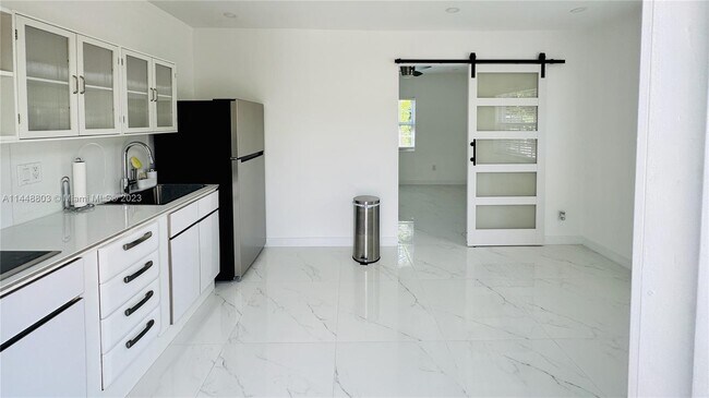 Foto del edificio - 1315 NE 181st St