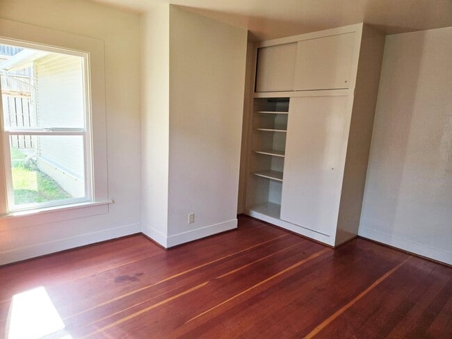 Building Photo - Single Family Home in Scotia!