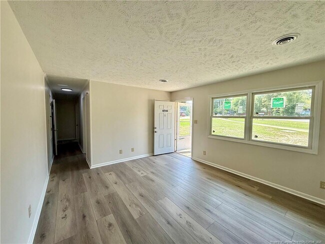 Foto del edificio - 4740 Rosehill Rd