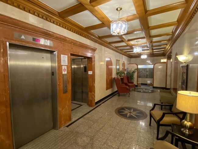 Interior Photo - 2738 N. Pine Grove