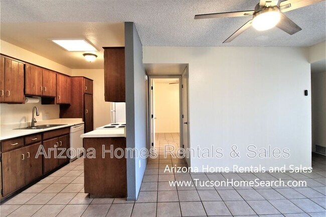 Building Photo - 6625 E Golf Links Rd