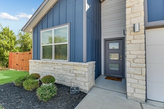 Building Photo - 14409 Cantarra Dr