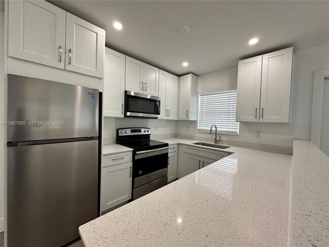 Building Photo - 2436 Van Buren St