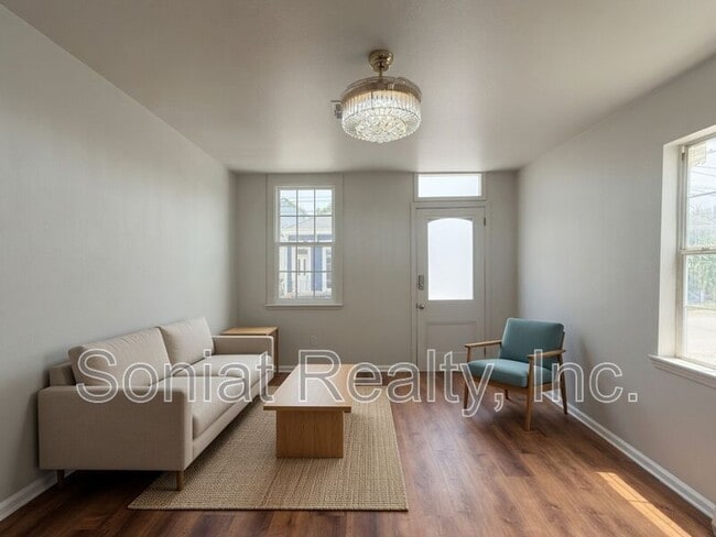Building Photo - 1461 N Robertson St