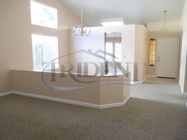 Building Photo - Yuba City home near Happy Park