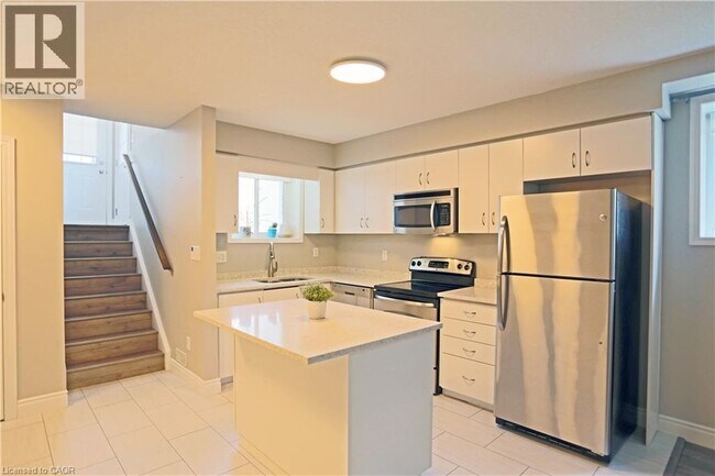 Photo du bâtiment - 240 Westmeadow Dr