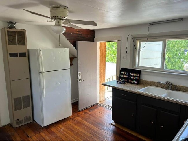 Building Photo - 304 N Wilson St