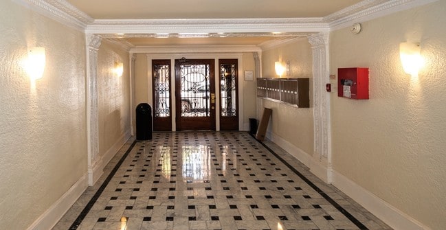 Lobby Photo - 390 Bartlett St