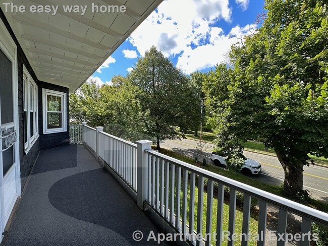 Building Photo - West Medford 2 bedroom - 5 Rooms - Laundry...