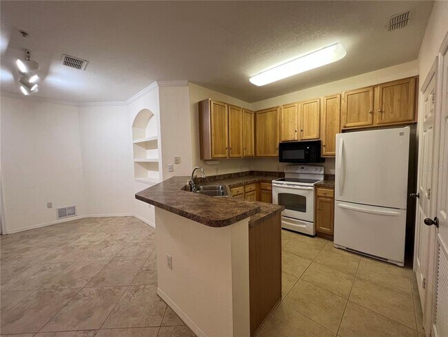 Foto del edificio - 10105 Courtney Oaks Cir