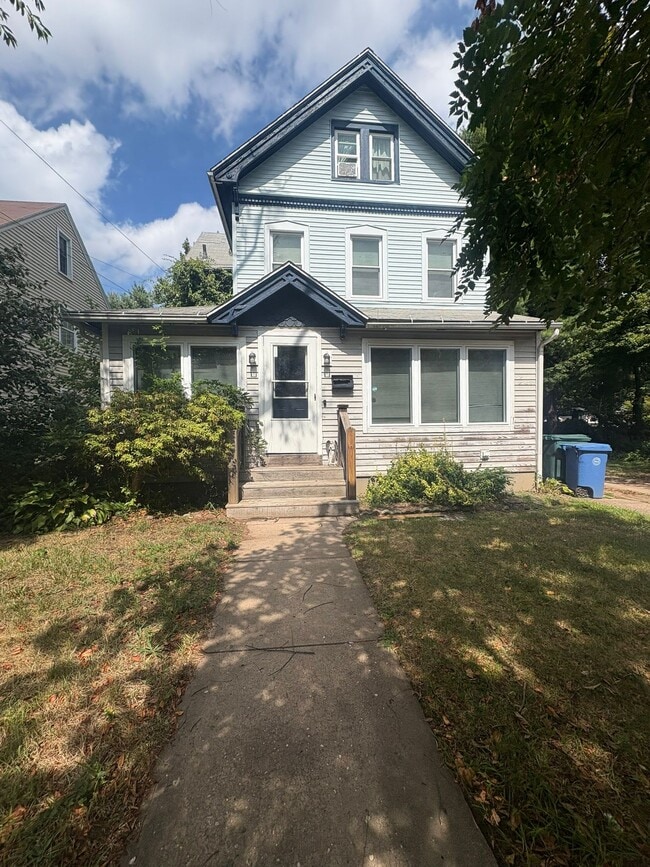 Building Photo - 271 Augur St