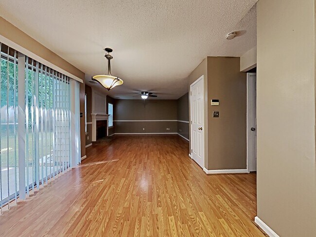 Building Photo - Beautiful Lull Water Cove Home.