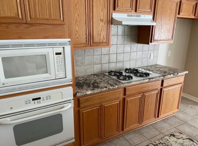 Foto del edificio - 15119 Wimberly Park Dr