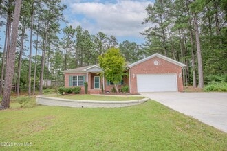 Building Photo - 110 Willow Creek Ln