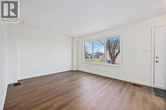 Building Photo - 82 Finch Dr