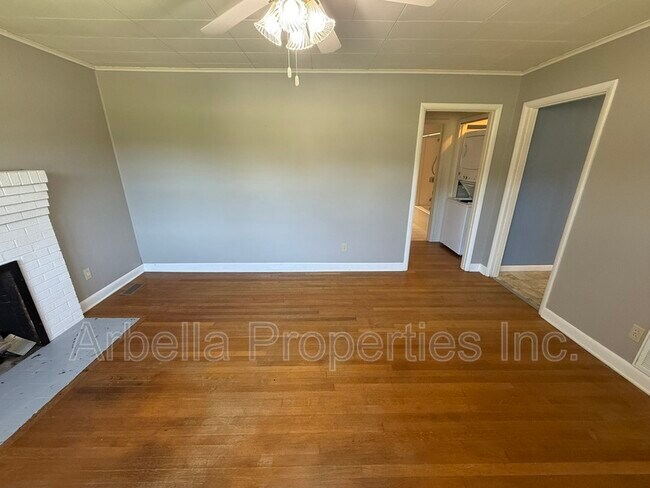 Foto del edificio - 2239 Buckingham Rd