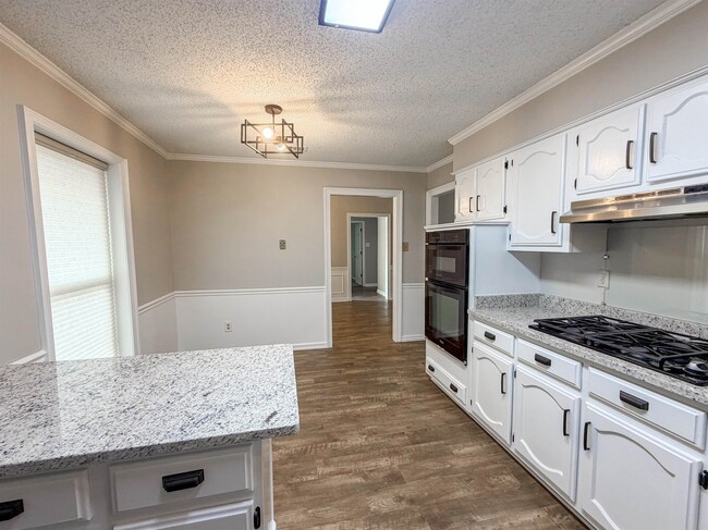 Foto del edificio - 3915 Oak Rd