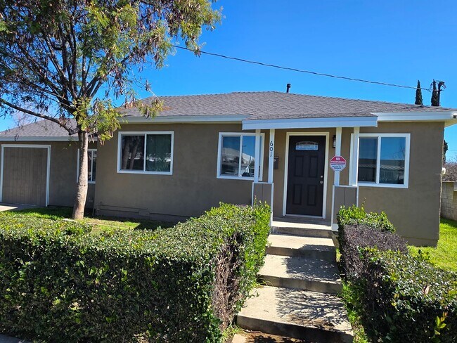 Foto del edificio - LOOKS JUST LIKE NEW