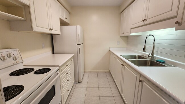 Building Photo - 339 Blake St