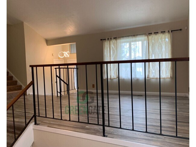 Building Photo - WELCOME HOME! 5 Bedroom, 3 FULL BATHS 2 ST...