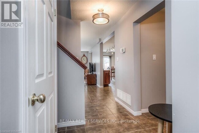 Photo du bâtiment - 317 Briarmeadow Dr